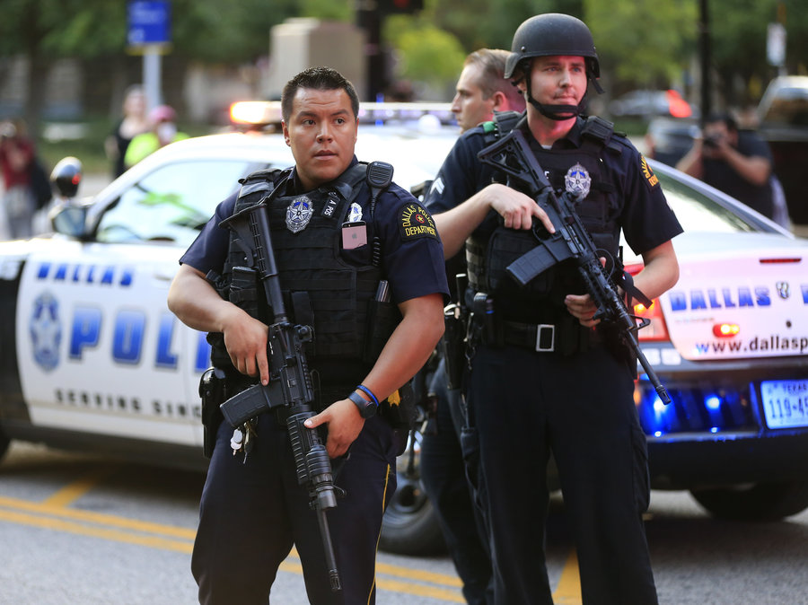 تفسير حلم الهروب من الشرطة وتفسير حلم مداهمة الشرطة للمنزل