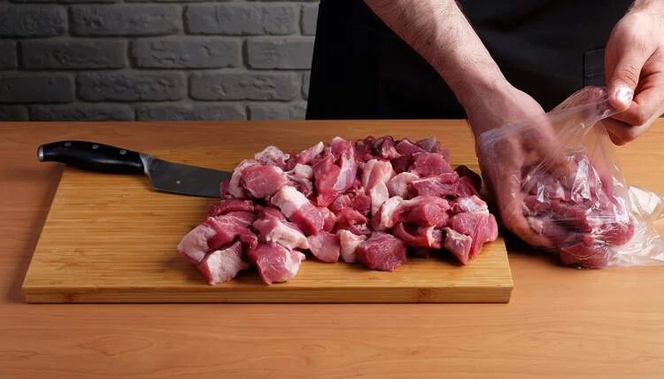 تعرف على تفسير حلم تقطيع اللحم لابن سيرين