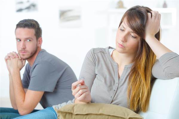 تفسير رؤية طليقي ينظر الي وما تفسير طليقي يلاحقني في المنام؟