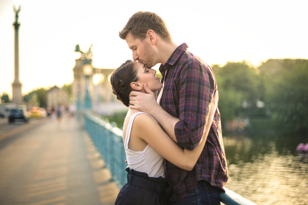 تقبيل الرأس في المنام