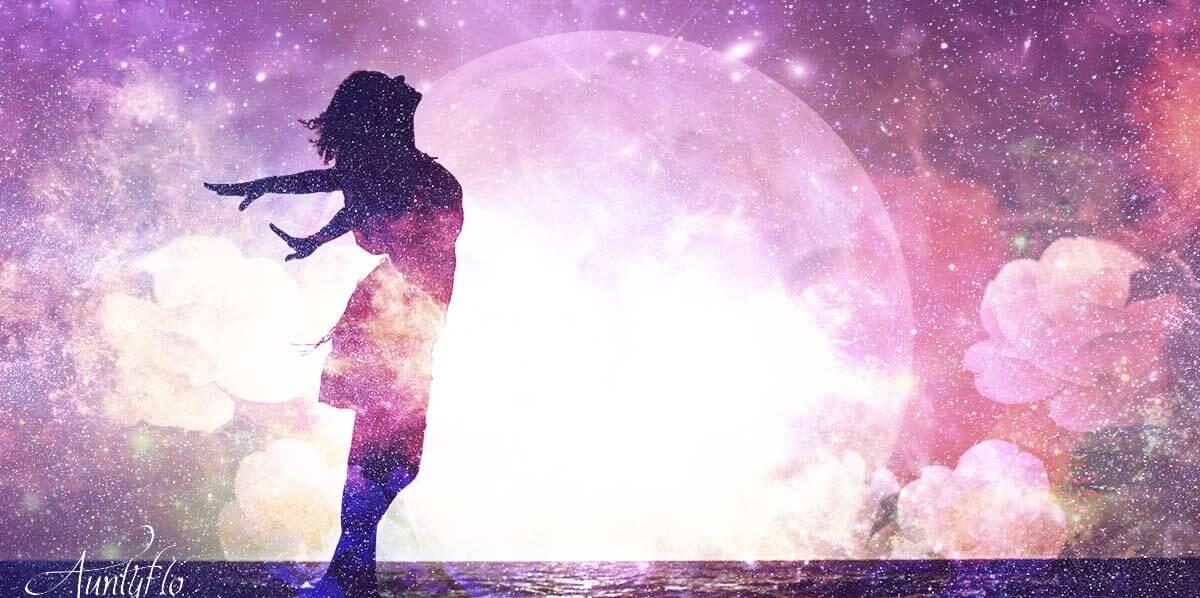 هل إذا حلمت بشخص يكون يفكر فيني