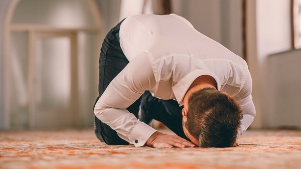 رؤية الشخص يصلي في المنام