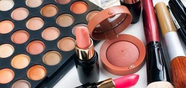 وضع المكياج في المنام للمتزوجة