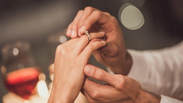 تفسير حلم الخطوبة في المنام لإبن سيرين