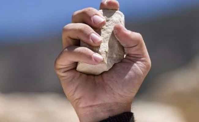 تفسير حلم رمي الحجر على شخص لابن سيرين
