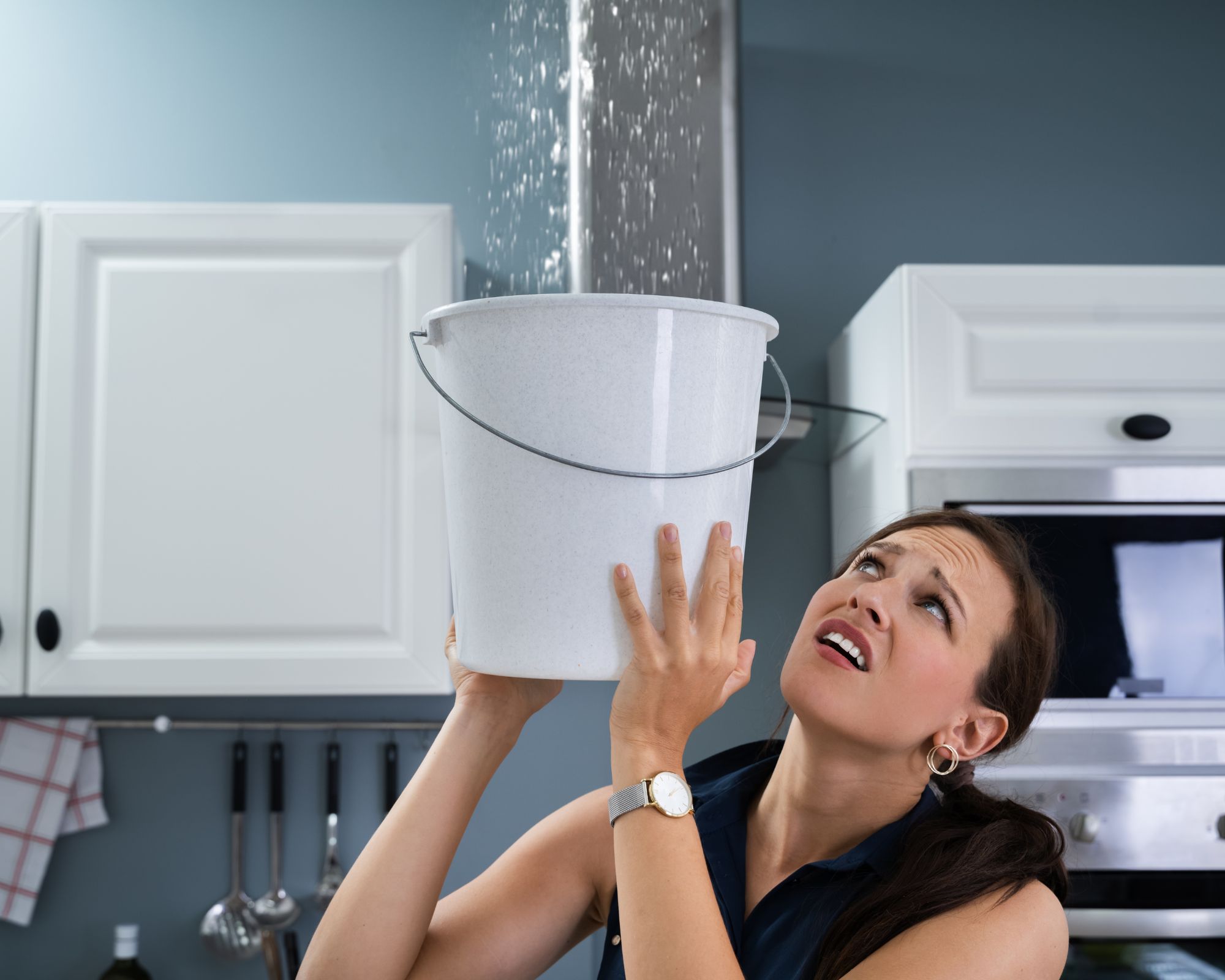 ما تفسير رؤية نزول ماء من السقف في المنام؟