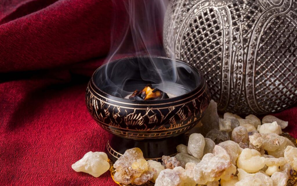 تفسير بخور العود في المنام للمتزوجه لابن سيرين