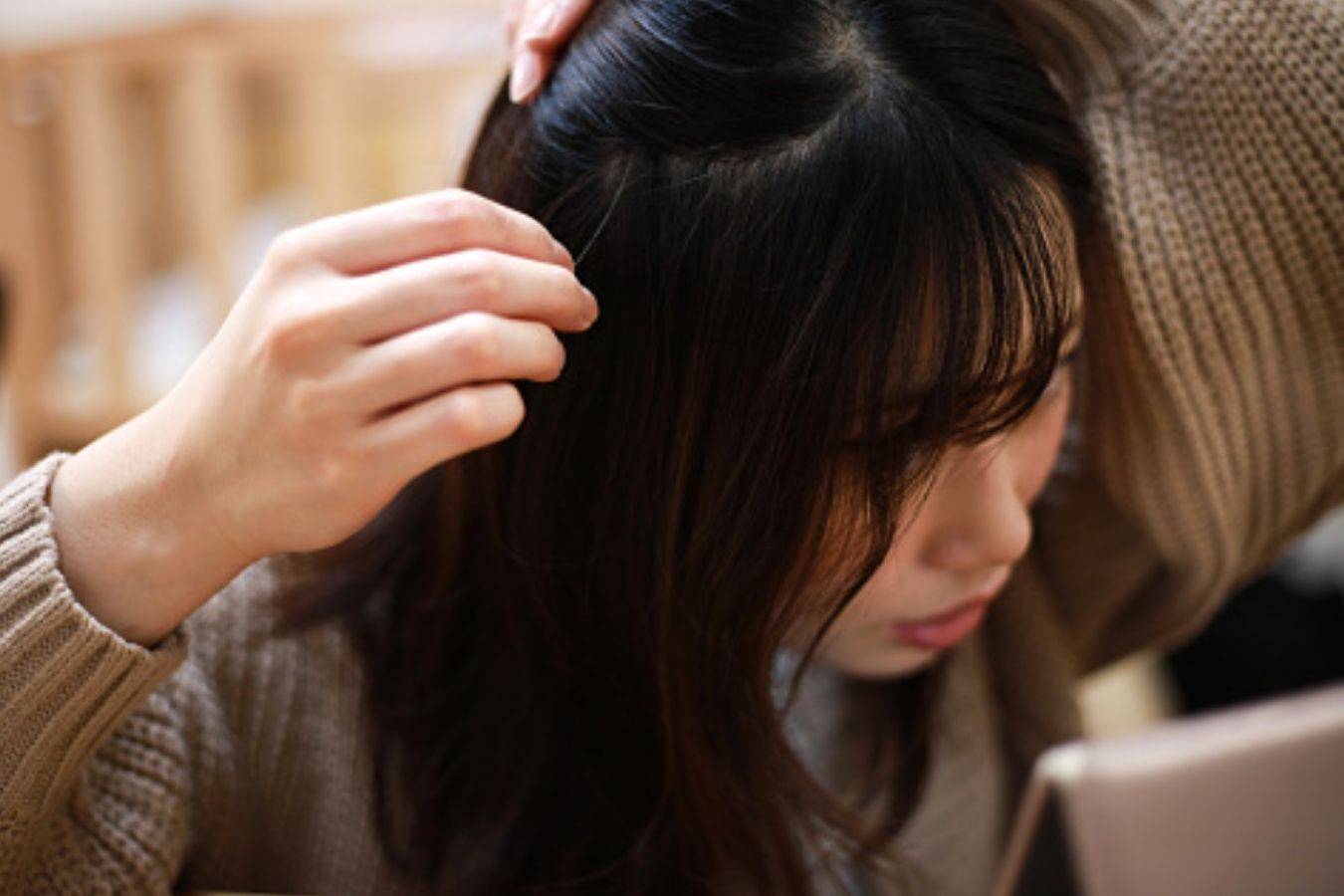 أهم 20 تفسير لرؤية الشعر الشايب في المنام لابن سيرين