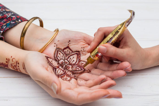 اعرف أكثر عن تفسير رؤية الحناء في المنام لابن سيرين