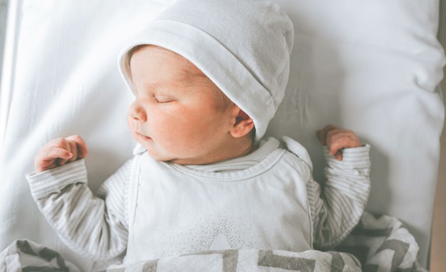 تفسير حلم ولادة طفل أكبر من عمره في المنام لابن سيرين