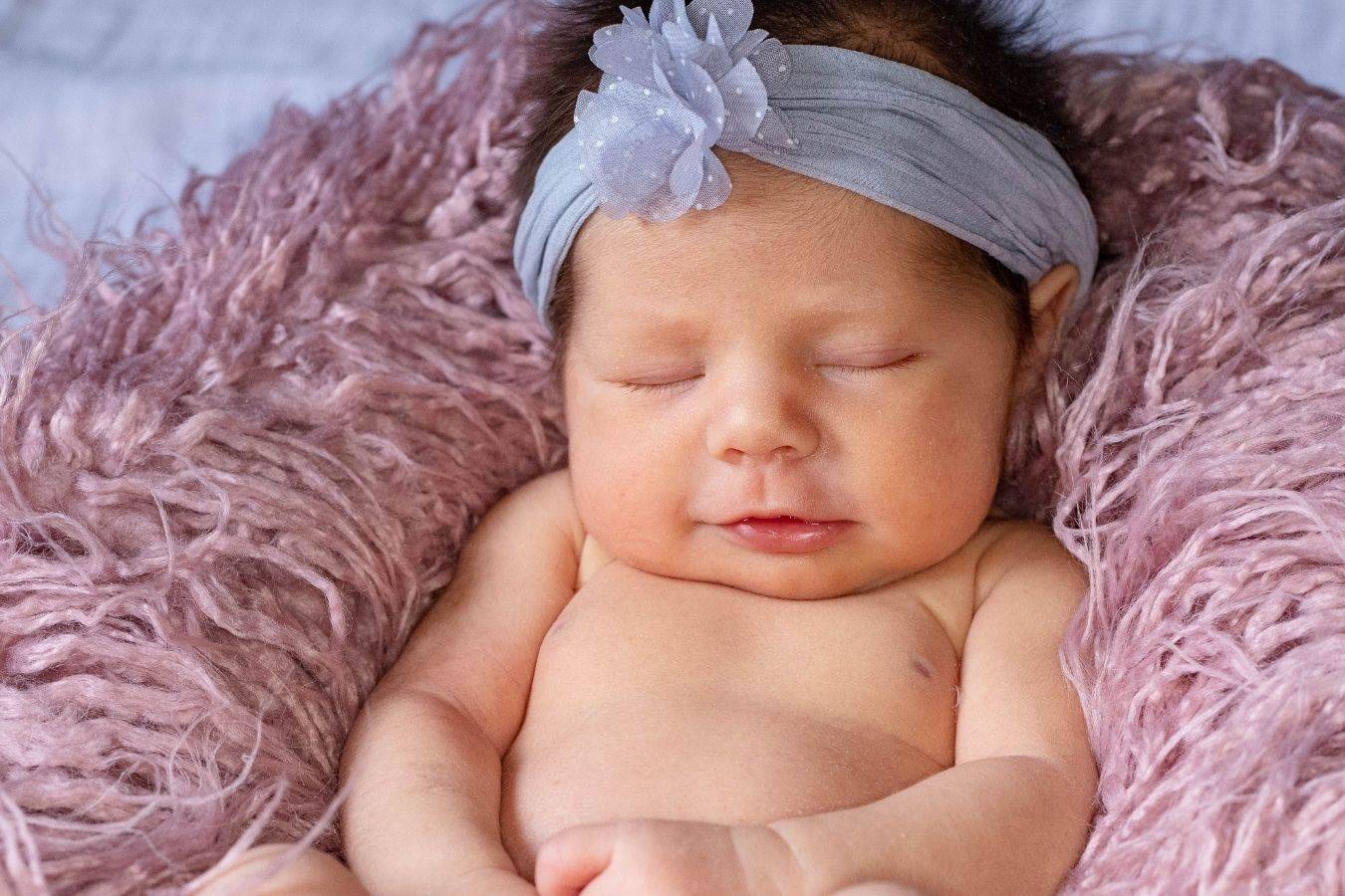 حلمت اني رزقت ببنت للرجل المتزوج لابن سيرين