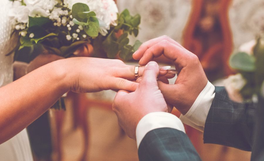 تفسير حلم المتزوجة انها تتزوج في المنام لابن سيرين