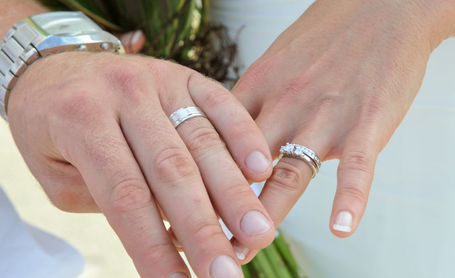 تفسير حلم الزواج من ميت في المنام لابن سيرين