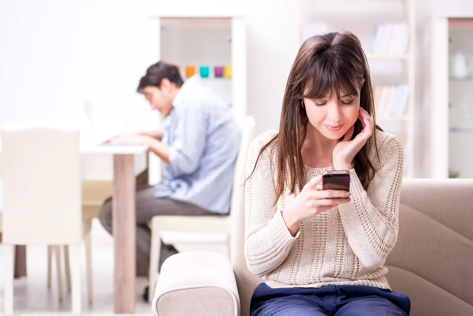 حلمت ان زوجتي تخونني بالهاتف