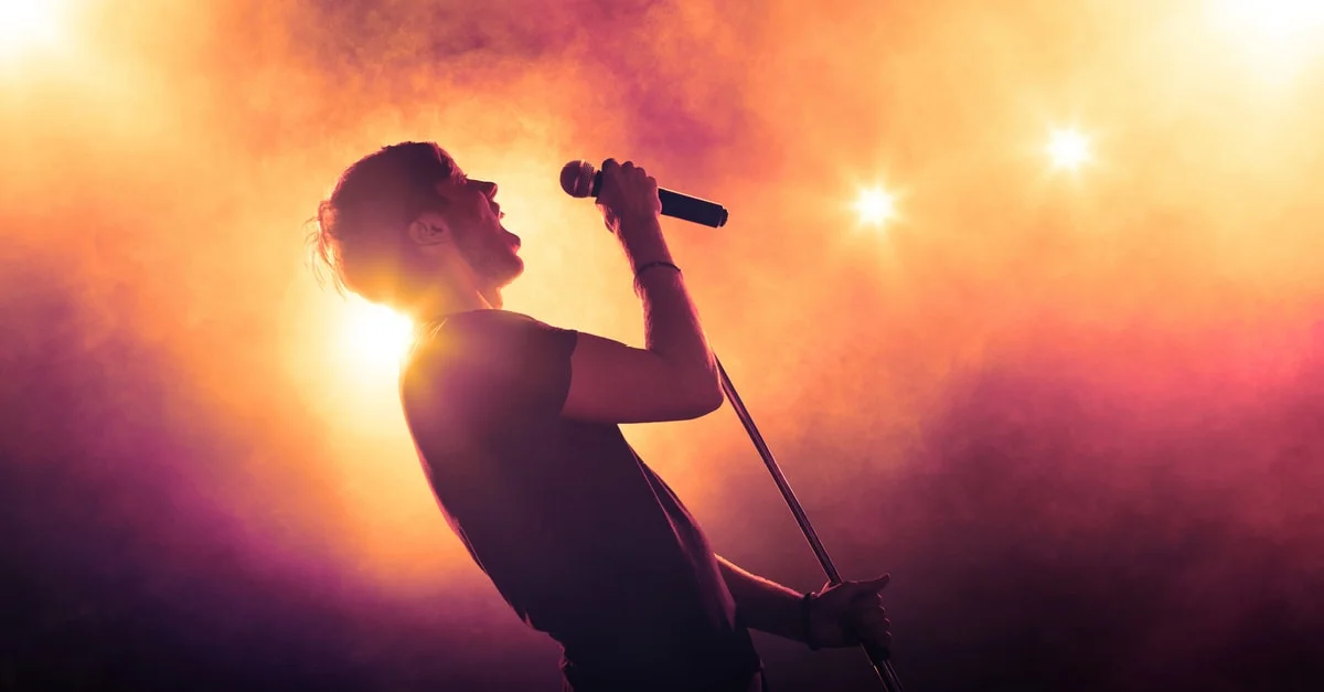 ما تفسير رؤيا الغناء في المنام لكبار العلماء؟