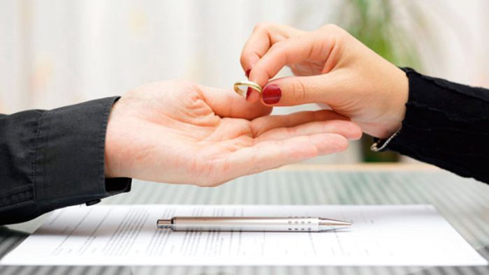 تفسير حلم الطلاق للمتزوجة لابن سيرين