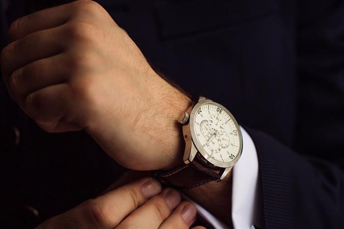 تفسير رؤية ساعة اليد في المنام للمتزوجه لكبار المفسرين