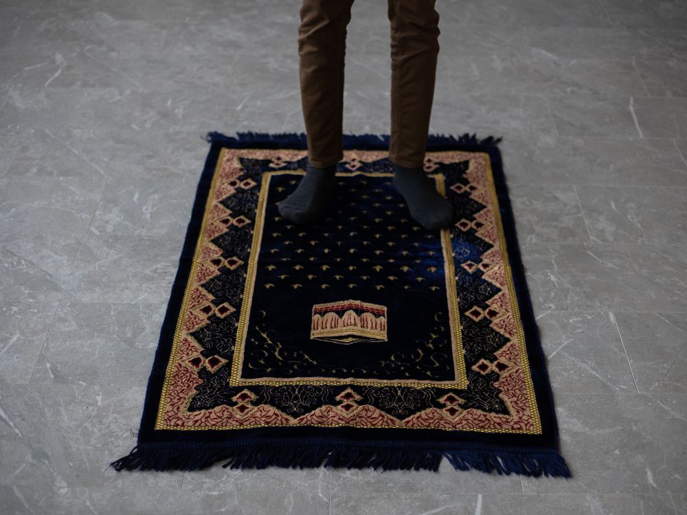 تعرف على تفسير حلم الصلاه على غير القبله لابن سيرين