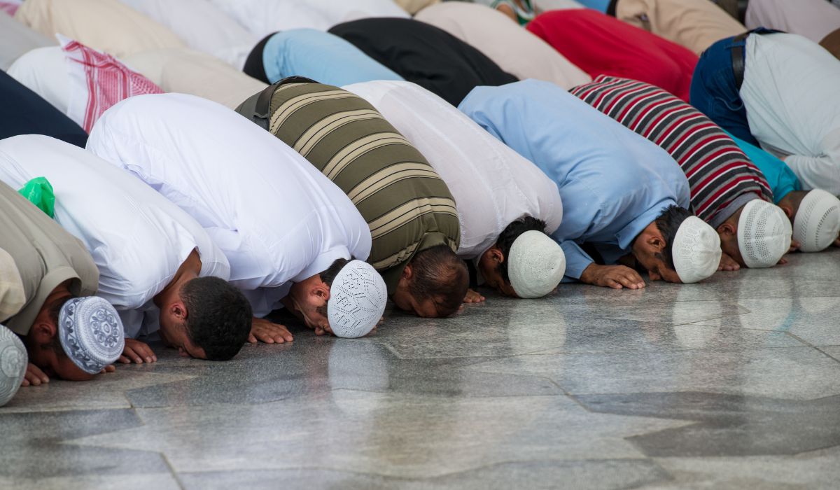 تفسير حلم صلاة الجمعة للرجل المتزوج 