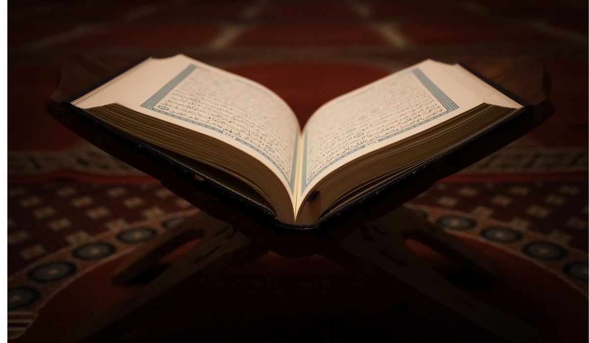 تفسير حلم شخص يقرأ علي لابن سيرين